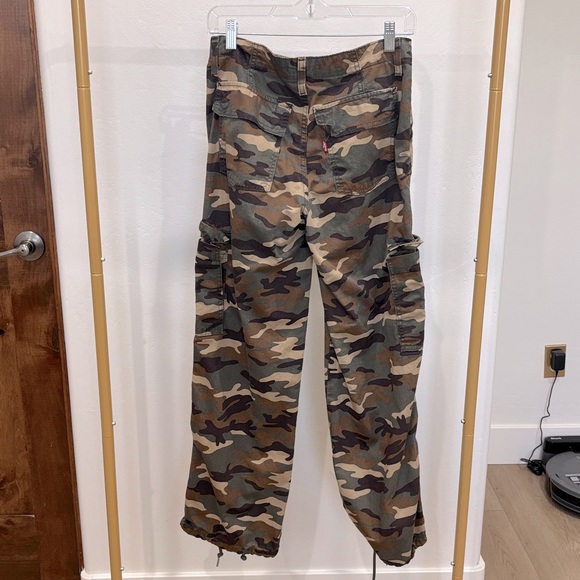 Levi’s Camo Cargo Pants - Picture 6 of 7